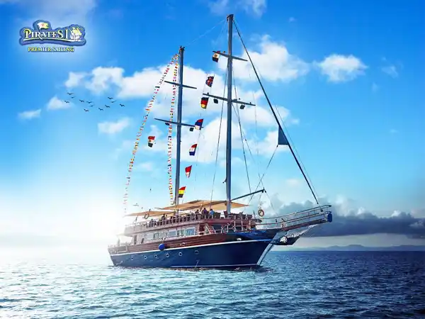 pirátská-loď-Hurghada-Výlet-pirátskou-lodí-piráti-v-Hurghadě-šnorchlování-pobyt-na-ostrově-korálové-útesy